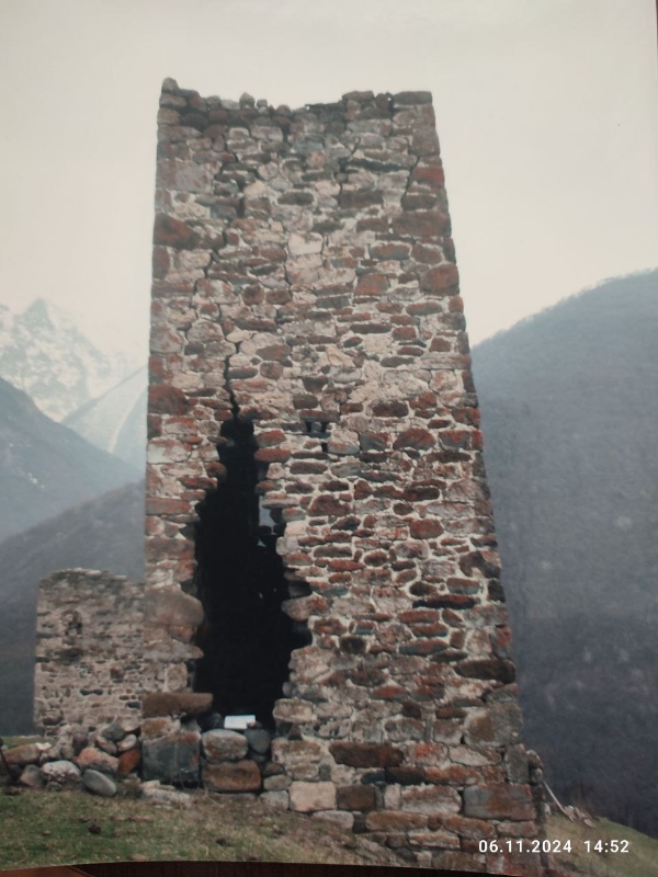 Battle towers of the tower settlement of Khyamishki - before, after and during the restoration.

Khamishki is a medieval castle-type tower complex east of Lyazhga. Two battle towers of the complex were restored in 2012.