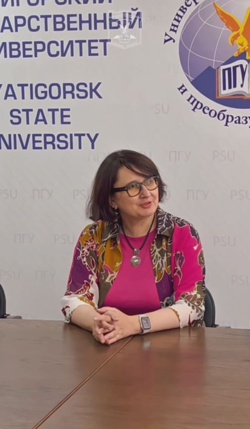 В ПГУ состоялась встреча с Генеральным директором Фонда Потанина Оксаной Ивановной Орачевой и директором программ Фонда Ириной Эдуардовной Лапидус. Это стало настоящим событием для студентов и преподавателей, вовлечённых в программы Фонда.

На встрече с представителями Фонда выступили победители стипендиальных и грантовых конкурсов, которые уже прошли этот путь и готовы вдохновлять других. Они рассказали, как Фонд помог реализовать их амбициозные идеи.