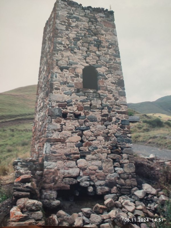 Battle towers of the tower settlement of Khyamishki - before, after and during the restoration.

Khamishki is a medieval castle-type tower complex east of Lyazhga. Two battle towers of the complex were restored in 2012.