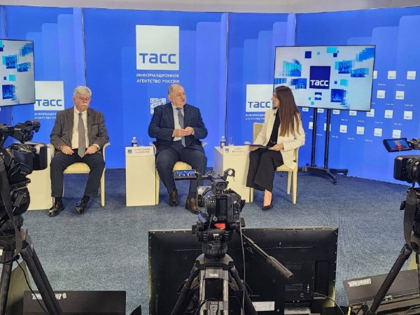 В региональном информационном центре «ТАСС Кавказ» проходит пресс-конференция, посвящённая дальнейшему развитию Пятигорского госуниверситета и 20-летию ИМО ПГУ.

Ректор ПГУ Александр Павлович Горбунов, а также директор ИМО ПГУ Виктор Николаевич Панин расскажут о ключевых достижениях как вуза в целом, так и Института, актуальных направлениях подготовки специалистов-международников, а также о развитии международного сотрудничества и партнёрской сети университета.