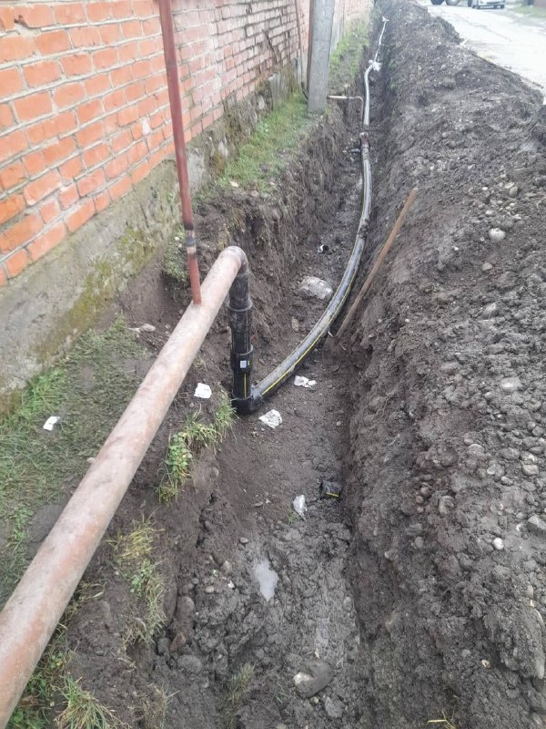 В с.п. Яндаре завершена замена аварийного газопровода.

Что сделано:
Заменён 100-метровый участок ветхих труб на улице Орджоникидзе. 

Вместо старых металлических установлены современные полипропиленовые.

Работы проведены при поддержке ООО «Газпром», спонсора и администрации поселения.

Результат: повышена надёжность и безопасность газоснабжения для жителей.