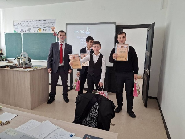 Депутат Молодёжного Парламента РСО-А от Ирафского района Астемир Тавасиев провёл для обучающихся средней образовательной школы с. Лескен им. С.К. Караева два мероприятия: просветительскую лекцию о выдающихся уроженцах Осетии, а также интерактивную викторину по истории Осетии. 

Таким образом, через живую лекцию и увлекательную викторину школьники смогли по-новому взглянуть на историческое наследие Осетии.