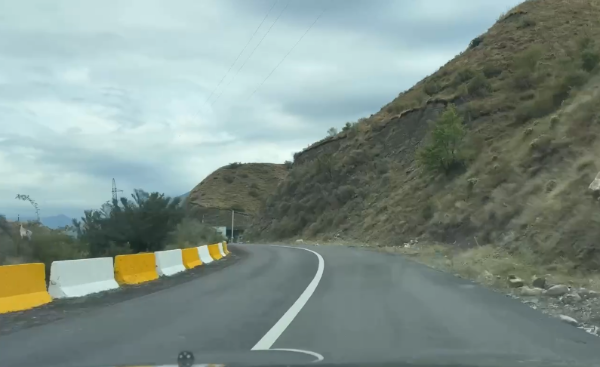 Главное событие транспортной инфраструктуры
Джейрахского района- реконструкцию  дороги длиной 7,5 километров ( более 4 км в с.п. Джейрах ) завершили досрочно.

Среди проведенных мероприятий:
﻿﻿-полностью заменено дорожное покрытие;
﻿﻿- установлено свыше 60 новых знаков дорожного движения;
﻿﻿-нанесена современная разметка и установлены надежные барьерные  ограждения.