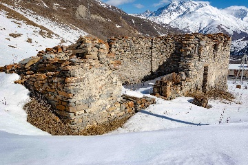 Старая церковь с захоронением