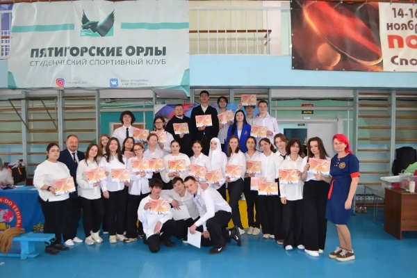 Состоялся турнир по тхэквондо «Открытый Кавказ».
 
Ребята продемонстрировали свои навыки в программах: 
Поединок личный и командный;

Хьенг личный, парный, командный;

Спецтехника (разбивание предметов в прыжке в длину и высоту);
Силовое разбивание. 
 
Новички попробовали себя в выполнении специализированных комплексов, поединке на мягких палках, скоростном набивании.
 
Федерация тхэквондо ГТФ СК выражает благодарность ректору ПГУ, профессору А.П. Горбунову, директору спортивного комплекса ПГУ Ш.А. Имнаеву, руководителю волонтёрского центра ПГУ А.А. Похилько.
