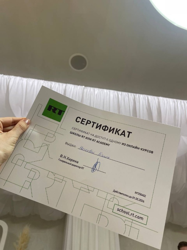 В самом сердце российского «города будущего» – Иннополисе – прошла программа MediaLab BRICS, объединившая молодых журналистов из Бразилии, России, Индии, Китая и ЮАР. 

Студентка Института международных отношений ПГУ Нагоева Бэлла, стала не только представительницей нашего университета на программе, но и единственной участницей программы из СКФО. 

Программа была очень насыщенной: мастер-классы по работе в международных медиа, дискуссии о медиаэтике, воркшопы по видеопроизводству, полезные лекции от профессионалов.

С радостью сообщаем, что команда Бэллы Нагоевой одержала победу среди конкурсов видео о Татарстане!

Победители увезли не только дипломы, но и сертификаты на онлайн-курсы от школы «Russia Today»! 