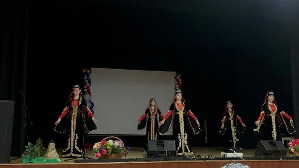 В селе Экажево прошел  фестиваль « Дружба народов».

Заведующий филиалом Хутиев А.М, художественный руководитель Газдиева М.Р. и звукооператор Котиев А.И посетили мероприятие.

Воспитанница Илиева Ася Наиповна была награждена дипломом за участие в Республиканском фестивале национальных культур в «Дружбе с народами».