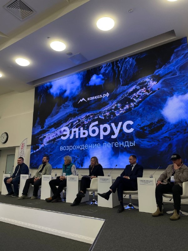 В Аналитическом центре при Правительстве РФ состоялась конференция «Актуальные вопросы безопасности в приключенческом туризме России». С докладом выступил советник гендиректора Кавказ.РФ Алексей Елин. 

В зале присутствовали: Альпиндустрия, Ассоциация горных гидов России, Хелиэкшн, Эльбрус Эксперт, управляющие альплагерями, в том числе директор «Безенги», МЧС, страховые и ассистанс-компании.

Конференция масштаба страны, однако большую часть повестки занял Кавказ. 

Курорт «Эльбрус»:

▪️ предоставляет инфраструктуру в виде канатных дорог и высокогорного отеля «Липрус»
▪️ строит альпгородок на высоте 3 900 м и восстанавливает легенду, «Приют 11» на 4 100 м
▪️обеспечивает безопасность не только на трассах, но и в экстренных ситуациях подключается к операциям на горе
▪️ продвигает советское наследие места, в том числе зарождение альпинизма в 30-е годы прошлого века

Кроме того, совместно с Минэкономразвития России, нацпарком «Приэльбрусье» и Правительством КБР проводится работа, связанная с расширением зоны ОЭЗ, страхованием восходителей и введением системы пермитов. 