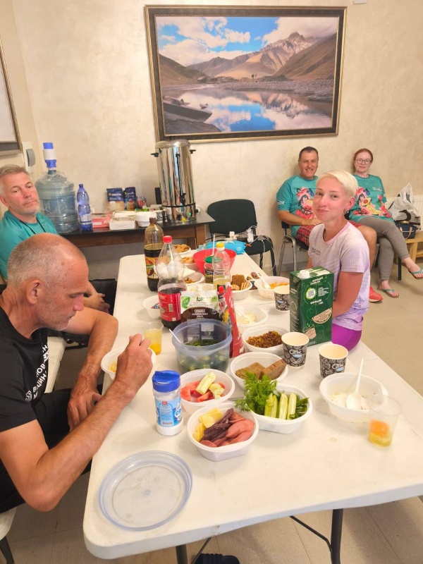 Немного из жизни на Базе Жизни Верхняя Балкария.

Сюда прибыли 8 участников вышедших из БЖ Камата.
Еще 27 в пути.