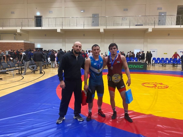 В минувшие выходные в Спортивно-оздоровительном комплексе «Чикола» состоялся второй турнир «Ирафская борцовская лига» (Iraf Wrestling league), проведение которого способствовало достижению целей и задач государственной программы «Спорт России».

Этот турнир дебютировал в феврале текущего года и сразу покорил сердца атлетов и болельщиков. Его создатели - трехкратный чемпион Европы по вольной борьбе среди юношей Марат Фадзаев и муниципальный координатор «Движения первых» в Ирафском районе Алан Сайлаонов.

По итогам соревнований борцы Ирафского района завоевали чемпионские пояса и медали.