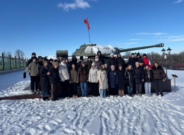 В преддверии Дня российского студенчества обучающиеся Ирафского муниципального района приняли участие во Всероссийской акции «Студенческий десант», проведение которой способствует достижению целей и задач нацпроекта «Молодежь и дети».

Инициатором познавательной поездки выступило Отделение МВД России по Ирафскому району. 

Учащиеся 5-11 классов школ с. Ахсарисар и с. Хазнидон отправились в поездку по маршруту: Мемориальный комплекс «Барбашово поле» в с. Гизель, Музей истории органов внутренних дел по РСО-Алания во Владикавказе. 