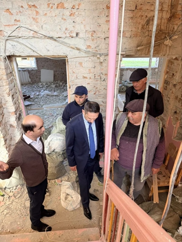 В рамках государственной программы «Развитие образования» начались работы по капитальному ремонту детского сада в с. Лескен.

На днях заместитель главы АМС Ирафского района Асланбек Гогаев совместно с начальником Управления образования Залимом Кабалоевым проинспектировали ход выполнения работ на объекте.

Подрядная организация - ООО «КАЙЗЕР» - приступила к выполнению контракта. В настоящий момент на объекте ведутся демонтажные работы.

В рамках капитального ремонта будут выполнены: замена кровли; замена всех инженерных сетей; замена оконных и дверных блоков; полная внутренняя отделка помещений.

Завершение всех работ запланировано на 30 ноября 2026 года. Ход ремонта находится на личном контроле администрации района.