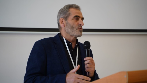 22-23 апреля 2026 г. на факультете географии и геоэкологии ФГБОУ ВО «Чеченский государственный университет им. А.А. Кадырова» прошла Всероссийская научно-практическая конференция «Проблемы и перспективы развития туризма: региональный аспект».

Одним из спикеров конференции являлся старший научный сотрудник Чеченского государственного музея-заповедника Р. С. Баканаев. В своем докладе «Чеченский государственный музей-заповедник в системе регионального туризма» он представил ключевые направления деятельности музея-заповедника.

Особое внимание было уделено вопросам сохранения и рационального использования объектов культурного и природного наследия республики, а также роли музея-заповедника в развитии регионального внутреннего и въездного туризма.