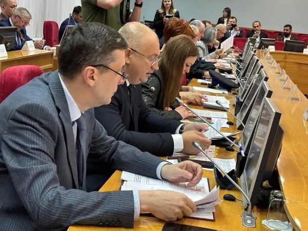 Представители ПГУ приняли участие в заседании совета при Губернаторе Ставропольского края по вопросам межэтнических отношений.

26 мая в Ставрополе состоялось заседание Совета при Губернаторе Ставропольского края по вопросам межэтнических отношений. В центре обсуждения – вопросы укрепления межнационального согласия, развития единого культурного пространства и сохранения традиционных духовно-нравственных ценностей.

Участие в заседании приняли ректор Пятигорского государственного университета Александр Павлович Горбунов и руководитель научно-образовательного центра политических и этнополитических исследований ПГУ Майя Арташесовна Аствацатурова.

В рамках встречи участники обсудили механизмы реализации Стратегии государственной национальной политики РФ до 2026 года, развитие межкультурного взаимодействия и проведение открытых диалогов «Народы Ставрополья» для школьников и молодёжи региона.

Подобные встречи способствуют укреплению общественного согласия, развитию межнационального диалога и сохранению атмосферы единства в многонациональном Ставропольском крае.