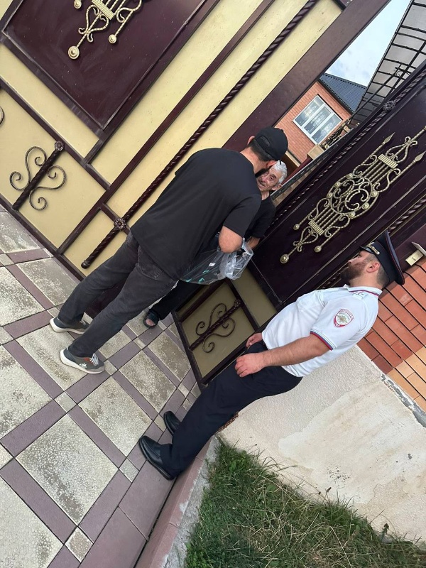 Благотворительная акция «Собери ребёнка в школу», инициированная депутатом Государственной Думы Бесланом Алиевичем Барахоевым, принесла радость и пользу многим семьям Джейрахского района Ингушетии. 

В её рамках было вручено 149 ярких портфелей и комплектов школьных принадлежностей детям из многодетных, неполных и социально-незащищённых семей. Каждый ребёнок получил необходимые учебные материалы, позволяющие комфортно и уверенно начать учёбу, ощутив заботу и внимание общества.

