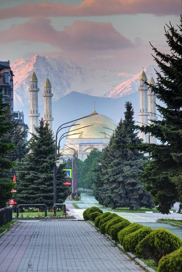 Свежие фотографии открывшегося в конце прошлого года по проекту "АСМ Групп" нового Smart отеля в центре столицы Республики Ингушетия - городе Магас.