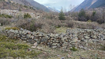 Ограждения из камня для скота