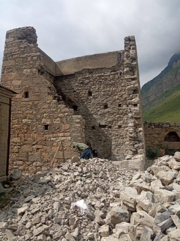 Продолжаются  работы по  реставрации  башенного комплекса «Фуртоуг». 

Благотворительный Фонд  «САФМАР» Микаила Гуцериева  финансирует данные работы. 

Фуртоуг (XV-XVII вв) – башенный посёлок на отроге горы Маьт-Лоам (Столовая гора), на правом берегу р.Армхи. 

Входит в состав с.п. Джейрах.