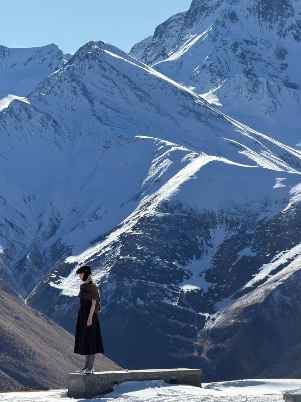 В «Мамисоне» прошла первая фэшн-съёмка для журнала «Огород» — издания о загородной жизни от команды «Москвички».

Съемка длилась 8 часов, в ней принимали участие 8 человек вместе с моделью, которая участвовала в показах Diesel и Acne Studios. В кадре были наряды от Chanel, Givenchy, Prada.