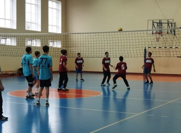 The municipal stage of the volleyball competition among school teams for the Cup of the Head of the Republic of South Ossetia-Alania took place in the Irafsky District, which contributes to the achievement of the goals and objectives of the state program “Sport of Russia.”

The tournament was held from November 27 to December 4 at the secondary school in the village of Surkh-Digora.

During the busy program, the young athletes demonstrated high levels of training, confident play, sportsmanship, and a genuine passion for volleyball. All matches took place in a warm and friendly atmosphere, becoming a real celebration for participants and fans alike.