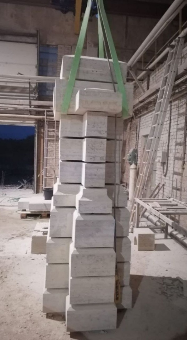 Завершаются работы по воссозданию каменных частей ворот в Приоратский парк. Уже в конце этого года по проекту "АСМ Групп" ворота в исторический парк Гатчины должны быть установлены.