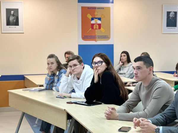 Программа повышения квалификации для начинающих преподавателей в ПГУ.
 
В рамках реализации Программы развития университета, дан старт уникальной программе повышения квалификации «Начинающий научно-педагогический работник вуза: направления деятельности и эффективные практики их реализации», ориентированной исключительно на преподавателей, делающих первые профессиональные шаги в университете.

Молодые научно-педагогические работники будут перенимать опыт у  корифеев высшей школы: ректора, проректоров, начальников управлений.