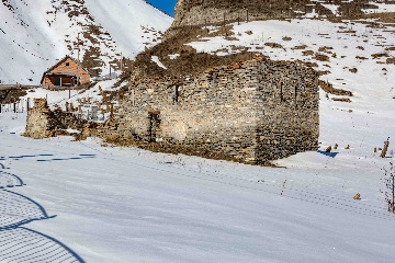 Старая церковь с захоронением