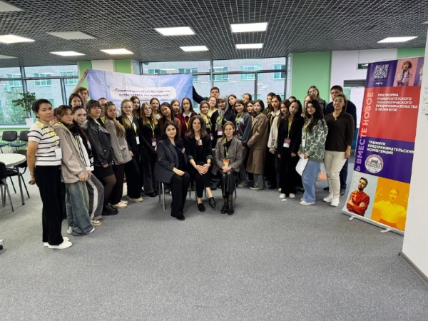 ПГУ продолжает марафон тренингов предпринимательских компетенций среди студентов по всей России.

На прошлой неделе наши тренеры посетили сразу три федеральных округа: СКФО, СЗФО и ЮФО – и провели увлекательные тренинги в четырех вузах:
Ингушский государственный университет;
Новгородский государственный университет имени Ярослава Мудрого;
Южный федеральный университет;
Ростовский государственный экономический университет. 

Под руководством опытных тренеров студенты окунулись в атмосферу интенсивной творческой работы, научившись эффективно взаимодействовать в команде, разрабатывать идеи и презентовать свои проекты перед аудиторией профессионалов. Каждый участник смог почувствовать себя частью команды создателей современного интеллектуального пространства!

Тренинги реализуются в рамках Платформы университетского технологического предпринимательства, оператором тренингов является МФТИ.