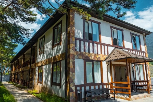 Актуальные спецпредложения, чтобы спланировать отдых наиболее выгодно.

2+1 — ночь в подарок. При бронировании от двух ночей — третья в подарок. 
Действует С 5 по 30 ноября;

Домики. С 5-30 ноября пятиместные коттеджи со скидкой всего за 6000 ₽(старая цена — 8640). 
Скидка действует все дни, кроме пятницы, субботы;

Раннее бронирование. Запланируйте свой отдых на месяцы вперед. Бронируйте за 30 дней до заезда — получите скидку 10%. Уже можно бронировать на зиму.

Узнать цены и забронировать: через сайт (https://ingkurort.ru/?tl-booking-open=true&utm_source=tg) или же позвонить на номер 8 (800) 775-98-09.